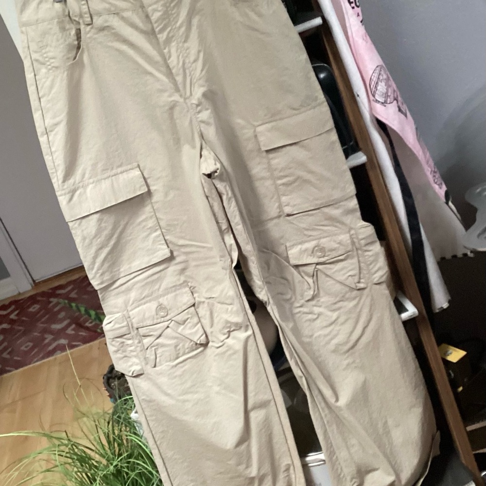 Forever 21 Beige Cargo Pants - Size L